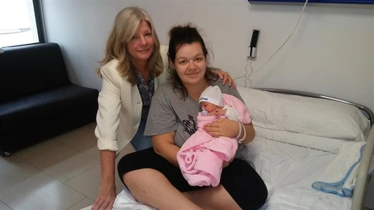 La turista finlandesa con su bebé La turista finlandesa con su bebé