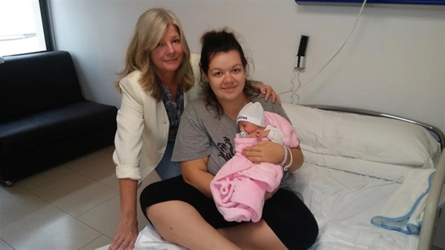La turista finlandesa con su bebé La turista finlandesa con su bebé