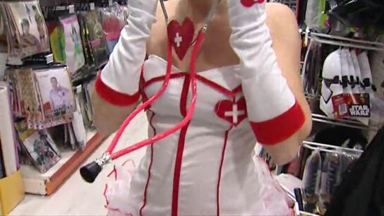 El sindicato de enfermer&iacute;a SATSE pide que se deje de vender el disfraz de "enfermera sexy"