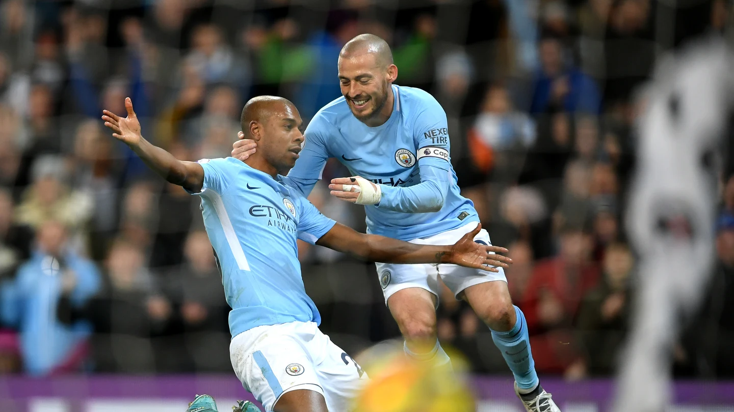 Fernandinho celebra su gol ante el West Brom junto a Silva Fernandinho celebra su gol ante el West Brom junto a Silva