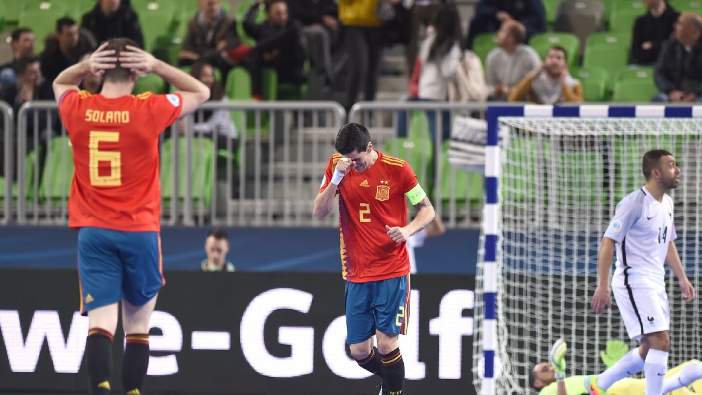 Los jugadores de la Selecci&oacute;n lamentan uno de los goles encajados ante Francia