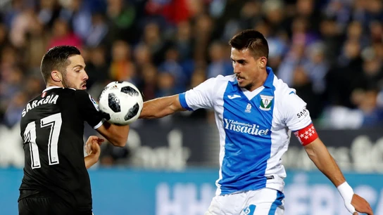 Sanabria y Pires disputan el balón en el Leganés - Sevilla Sanabria y Pires disputan el balón en el Leganés - Sevilla