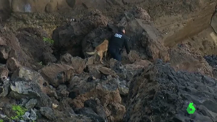 Los primeros rastreos no encuentran víctimas en un derrumbe en Las Palmas de Gran Canaria a causa de la lluvia