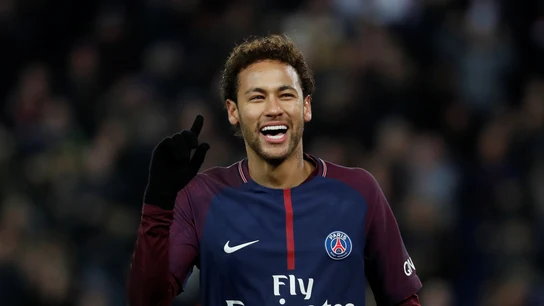 Neymar sonríe durante un partido con el PSG Neymar sonríe durante un partido con el PSG