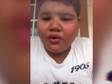 El inesperado final del vídeo de un niño cantando Frozen que se ha hecho viral El inesperado final del vídeo de un niño cantando Frozen que se ha hecho viral