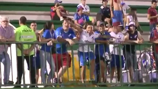 Unos aficionados se burlan del Chapecoense recordándoles su trágico accidente aéreo Unos aficionados se burlan del Chapecoense recordándoles su trágico accidente aéreo