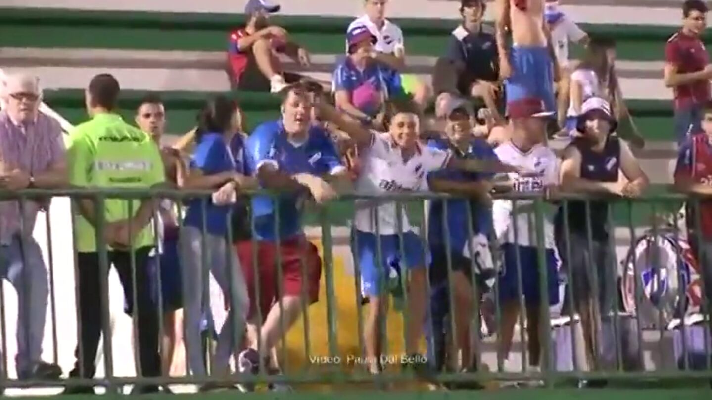 Unos aficionados se burlan del Chapecoense record&aacute;ndoles su tr&aacute;gico accidente a&eacute;reo