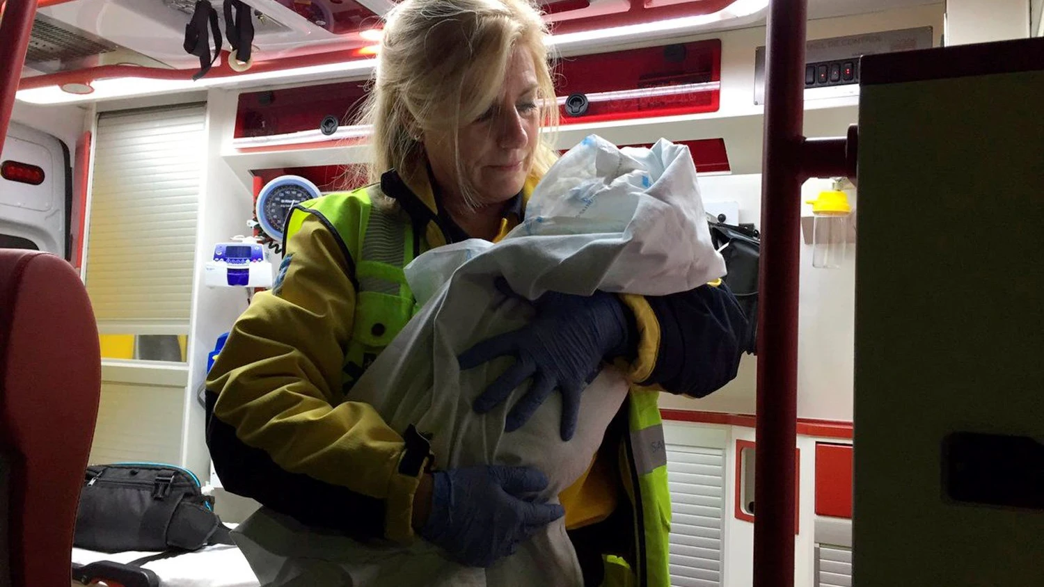 AMUR atendiendo al bebé de tres días que fue abandonado por una mujer de 21 años en la puerta de una parroquia