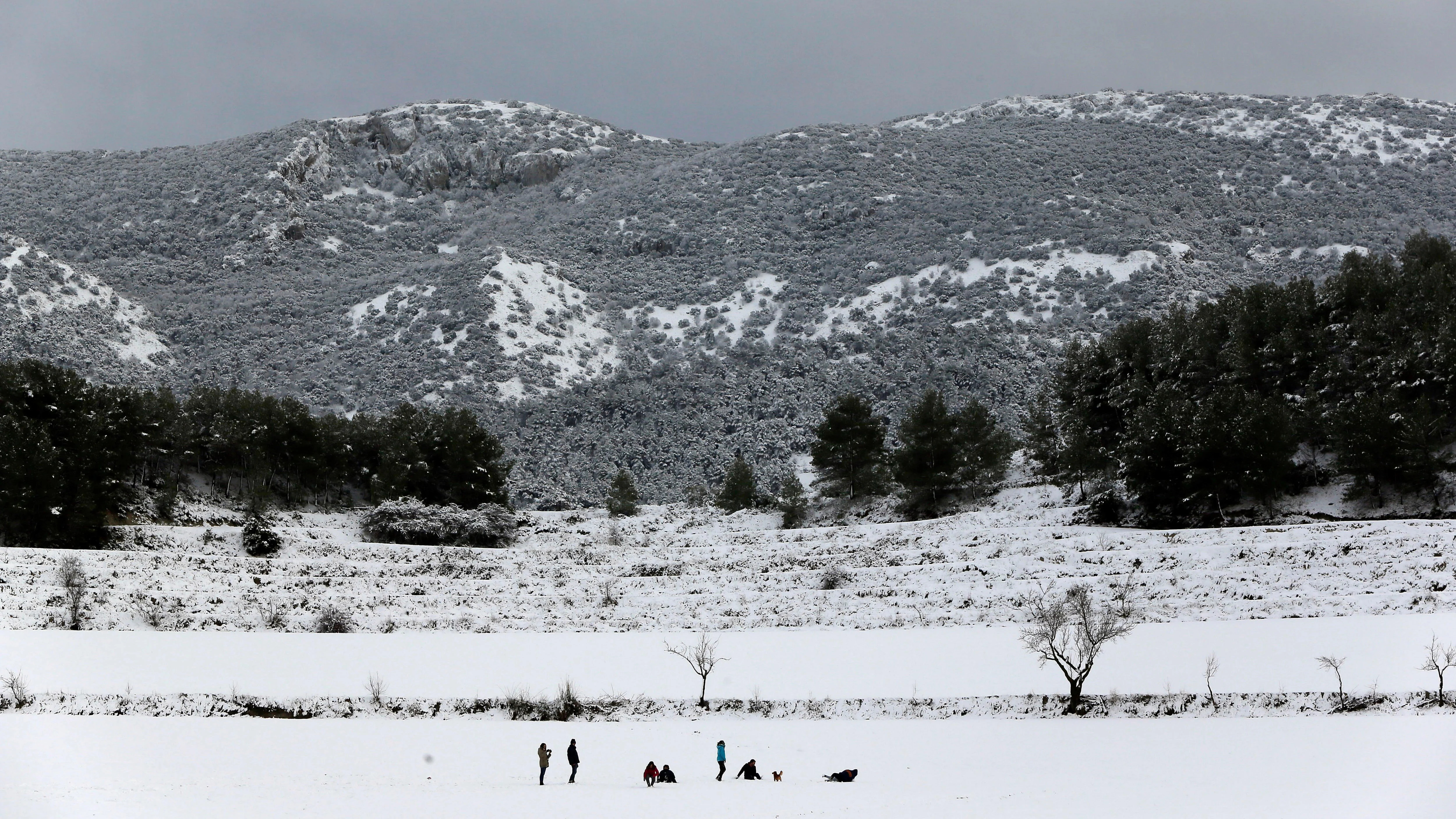 La carretera que une Bayeres con Bocairente tras la intensa nevada caída