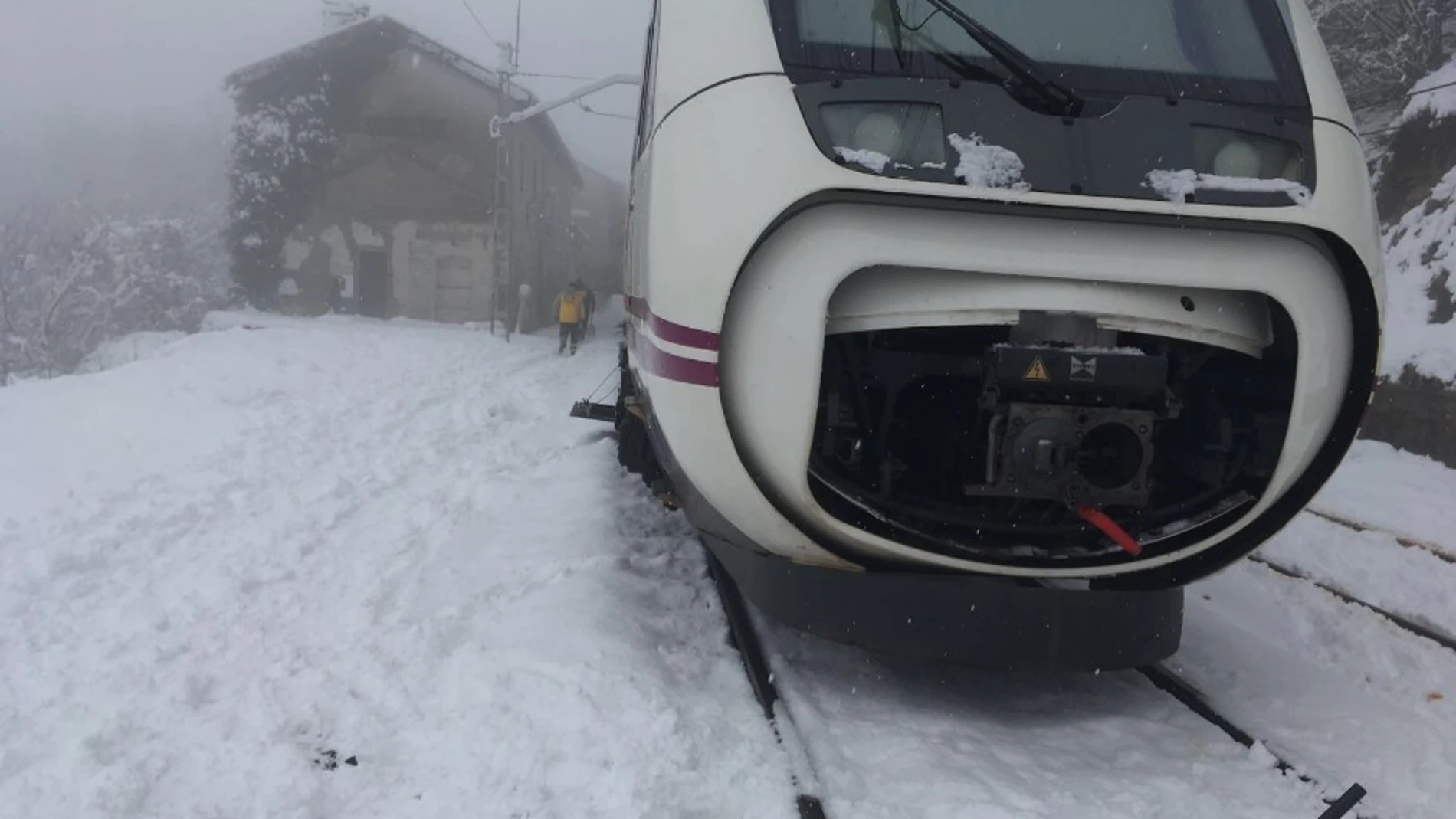 La nevada obliga a detener un tren en Álava