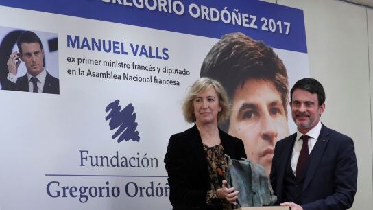 El exprimer ministro de Francia Manuel Valls recibe el Premio Gregorio Ord&oacute;&ntilde;ez