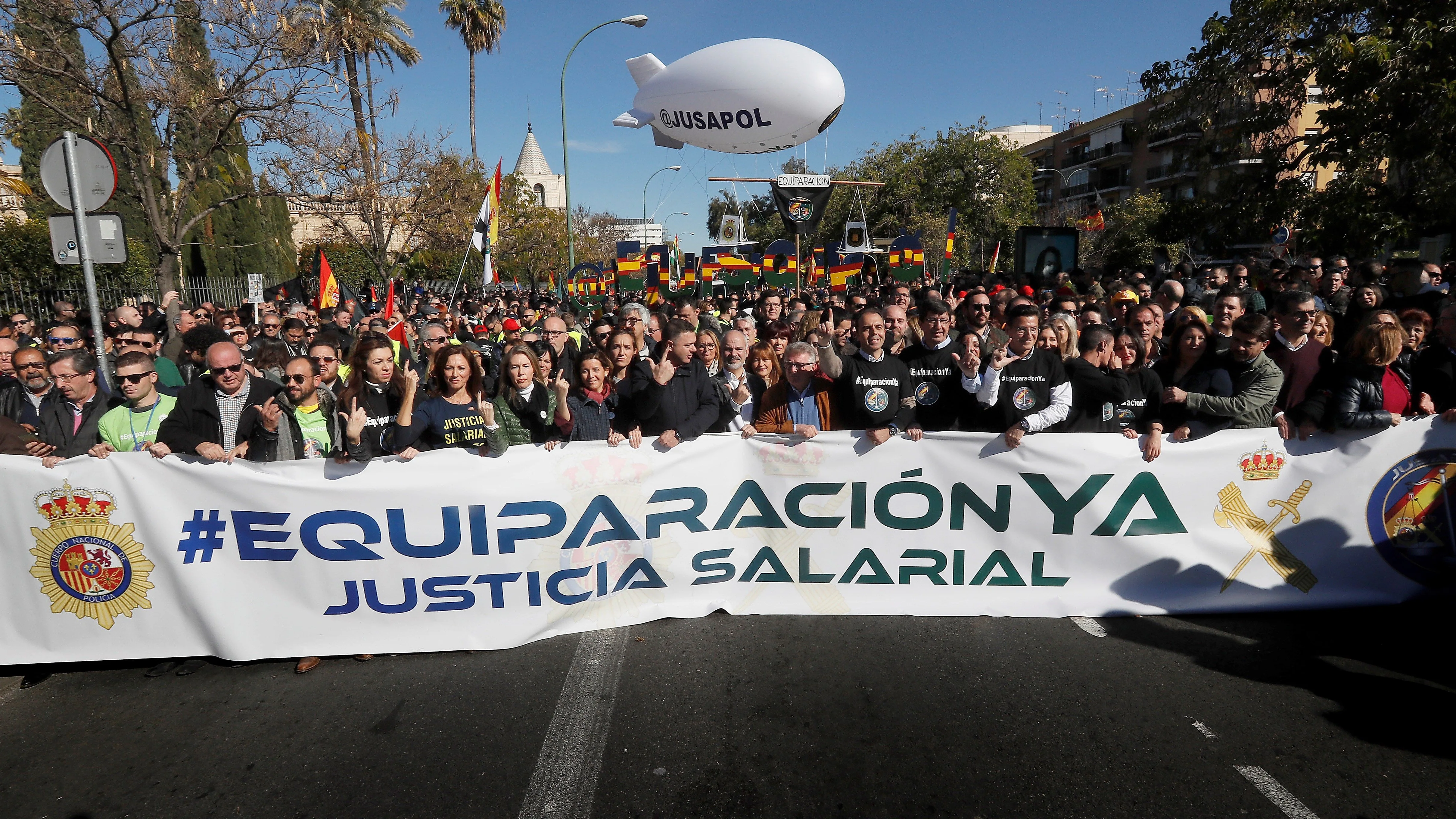 Manifestación convocada por JUSAPOL en Sevilla para reivindicar la equiparación salarial entre los cuerpos de seguridad del Estado