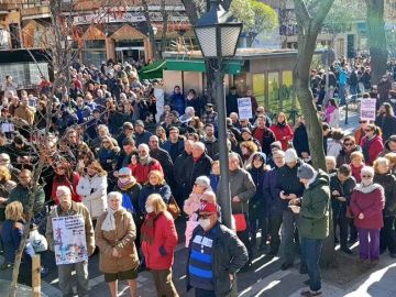 Cientos de personas protestan por la incineradora de Madrid Cientos de personas protestan por la incineradora de Madrid