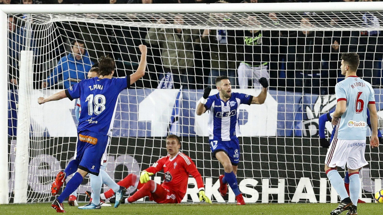 Pedraza celebra un gol