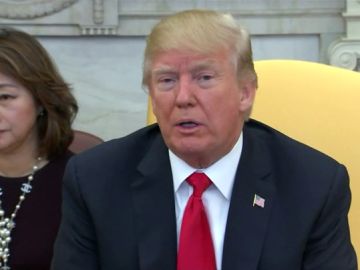 Donald Trump acusa al FBI de politizar la investigación del 'Rusiagate' desclasificando un documento comprometedor Donald Trump acusa al FBI de politizar la investigación del 'Rusiagate' desclasificando un documento comprometedor