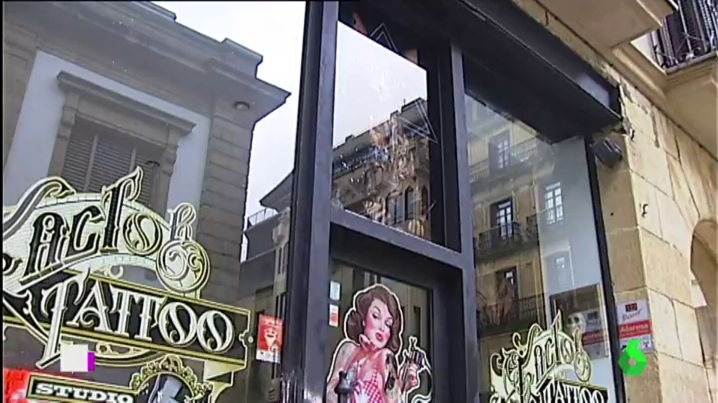 Investigan a un tatuador de Donostia por presunto acoso a al menos cuatro de sus clientas