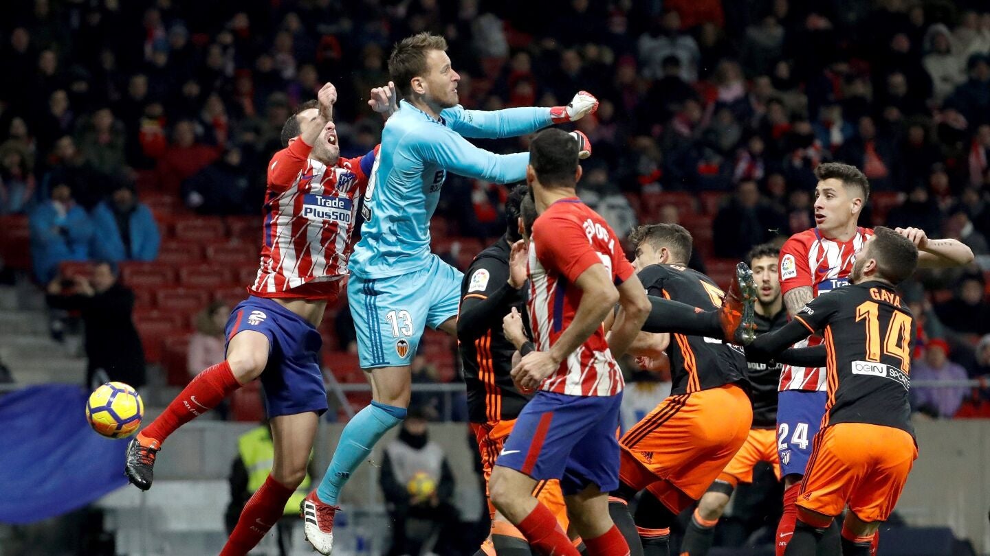 Diego God&iacute;n, en el momento de sufrir el golpe con Neto