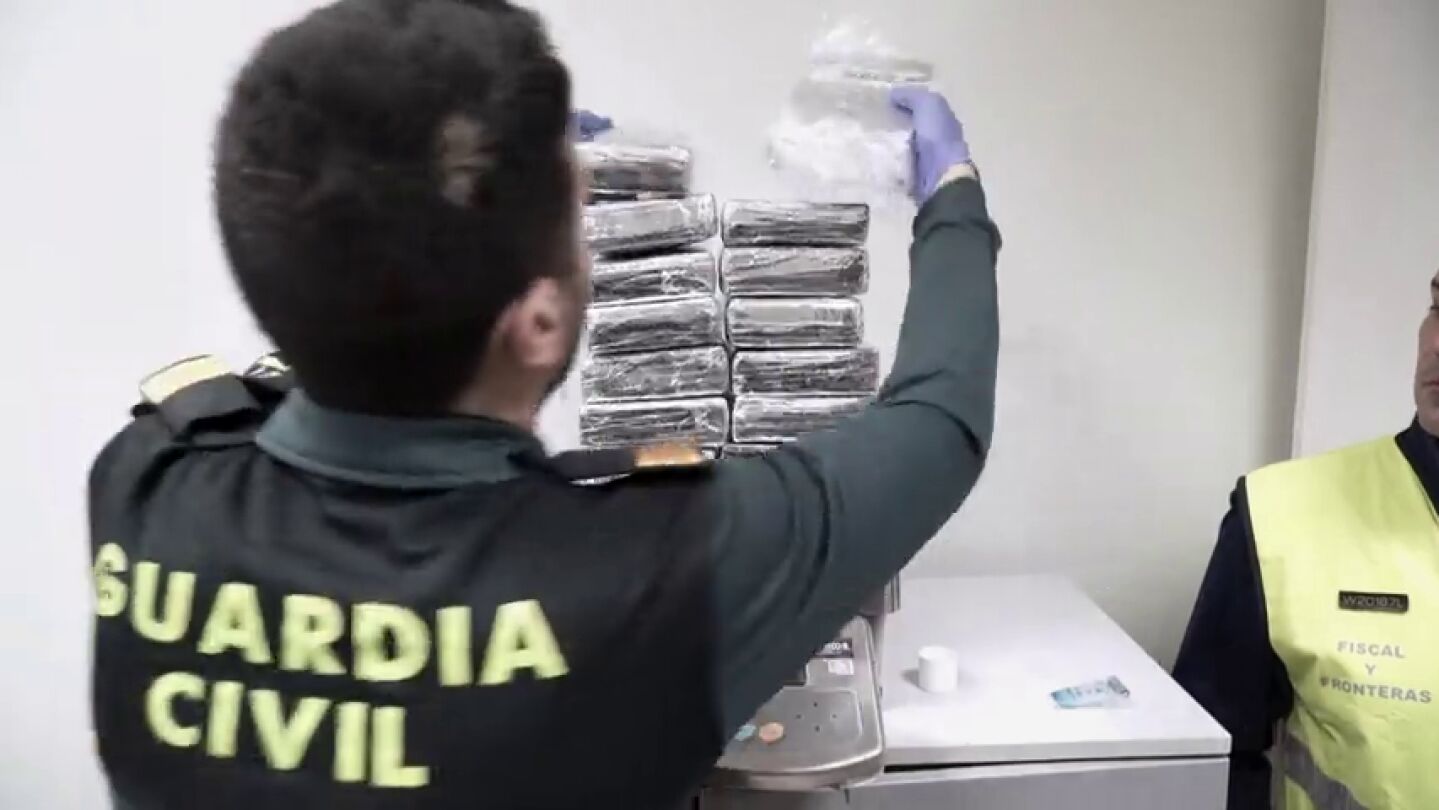 La Guardia Civil intercepta un alijo de coca&iacute;na en Barajas