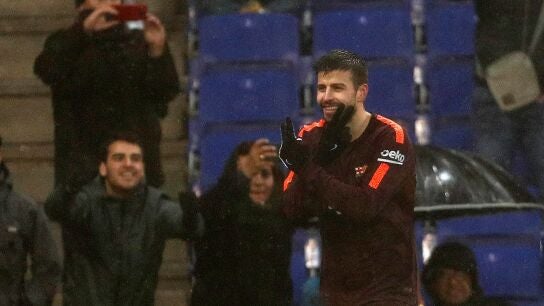 Gerard Piqu&eacute; celebra su gol en Cornell&aacute;