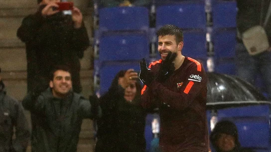 Gerard Piqué celebra su gol en Cornellá Gerard Piqué celebra su gol en Cornellá
