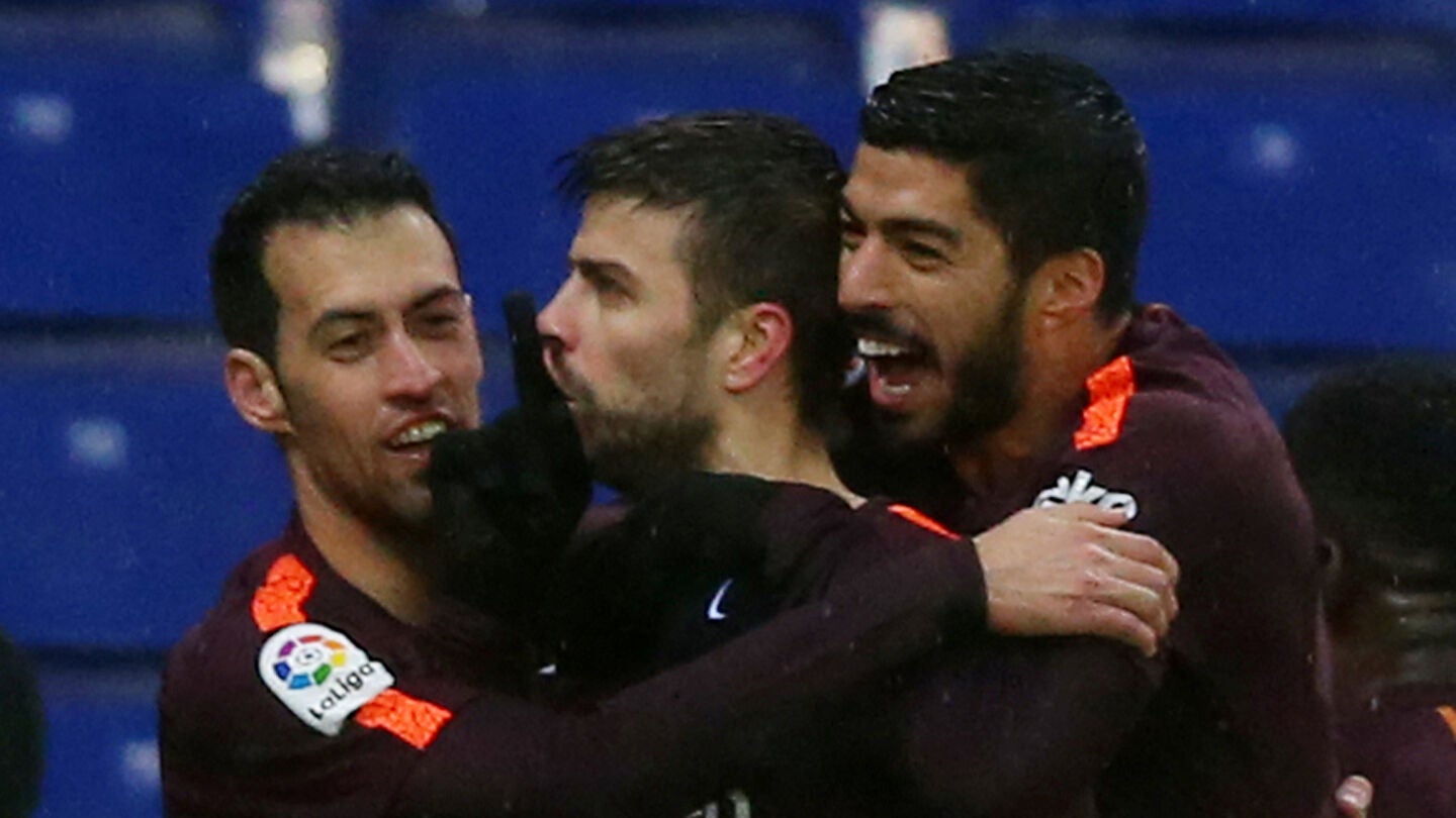 Gerard Piqu&eacute; manda callar a la grada de Cornell&aacute;