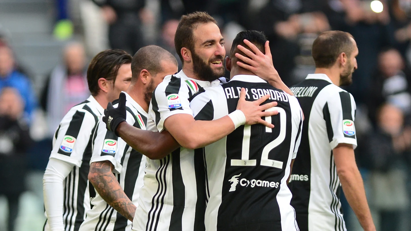 Higuaín celebrando el gol con la Juventus Higuaín celebrando el gol con la Juventus