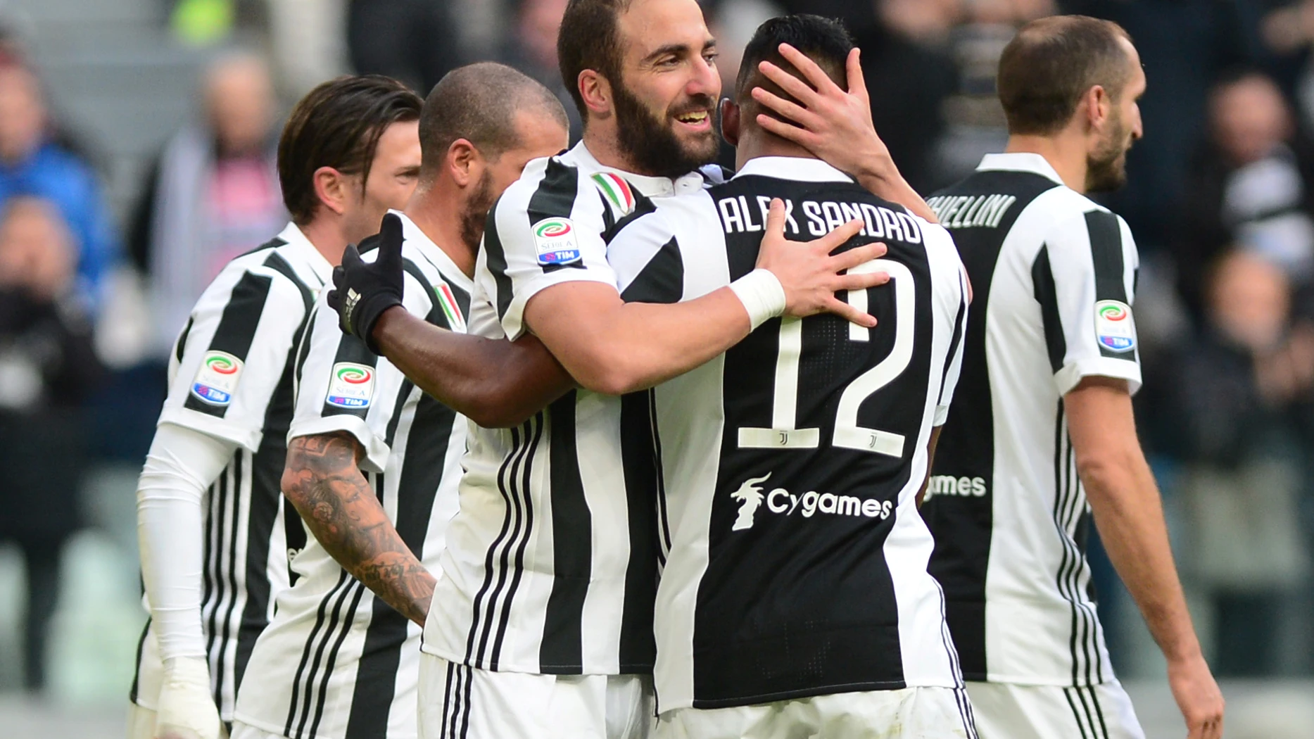 Higuaín celebrando el gol con la Juventus