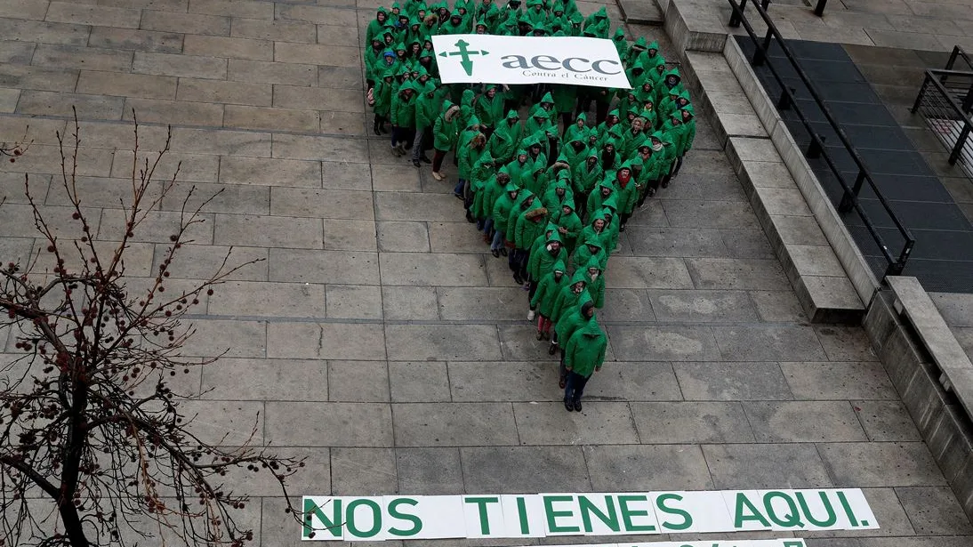 La AECC recuerda a los pacientes con cáncer que no están solos