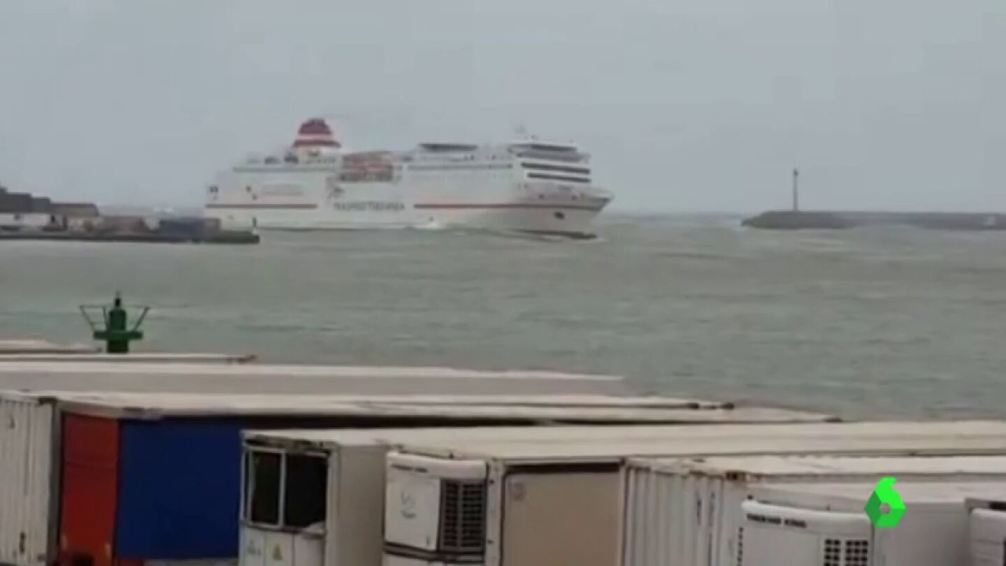 Rescatan cerca de una veintena de cad&aacute;veres frente a las costa de Melilla despu&eacute;s de que un ferry de de pasajeros diera la voz de alarma