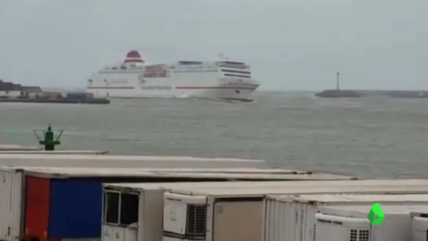 Rescatan cerca de una veintena de cadáveres frente a las costa de Melilla después de que un ferry de de pasajeros diera la voz de alarma