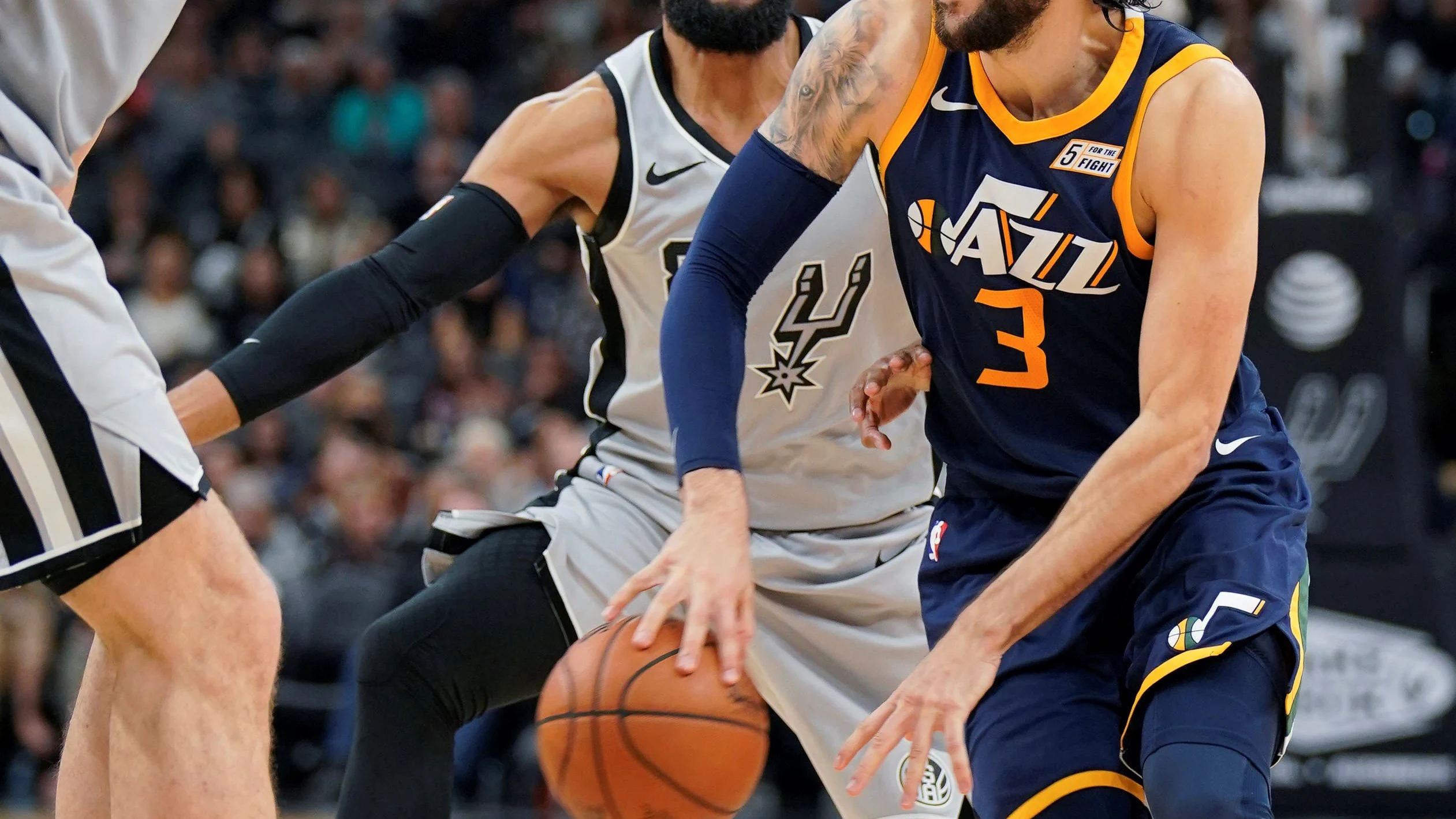 Ricky Rubio, en acción ante Pau Gasol