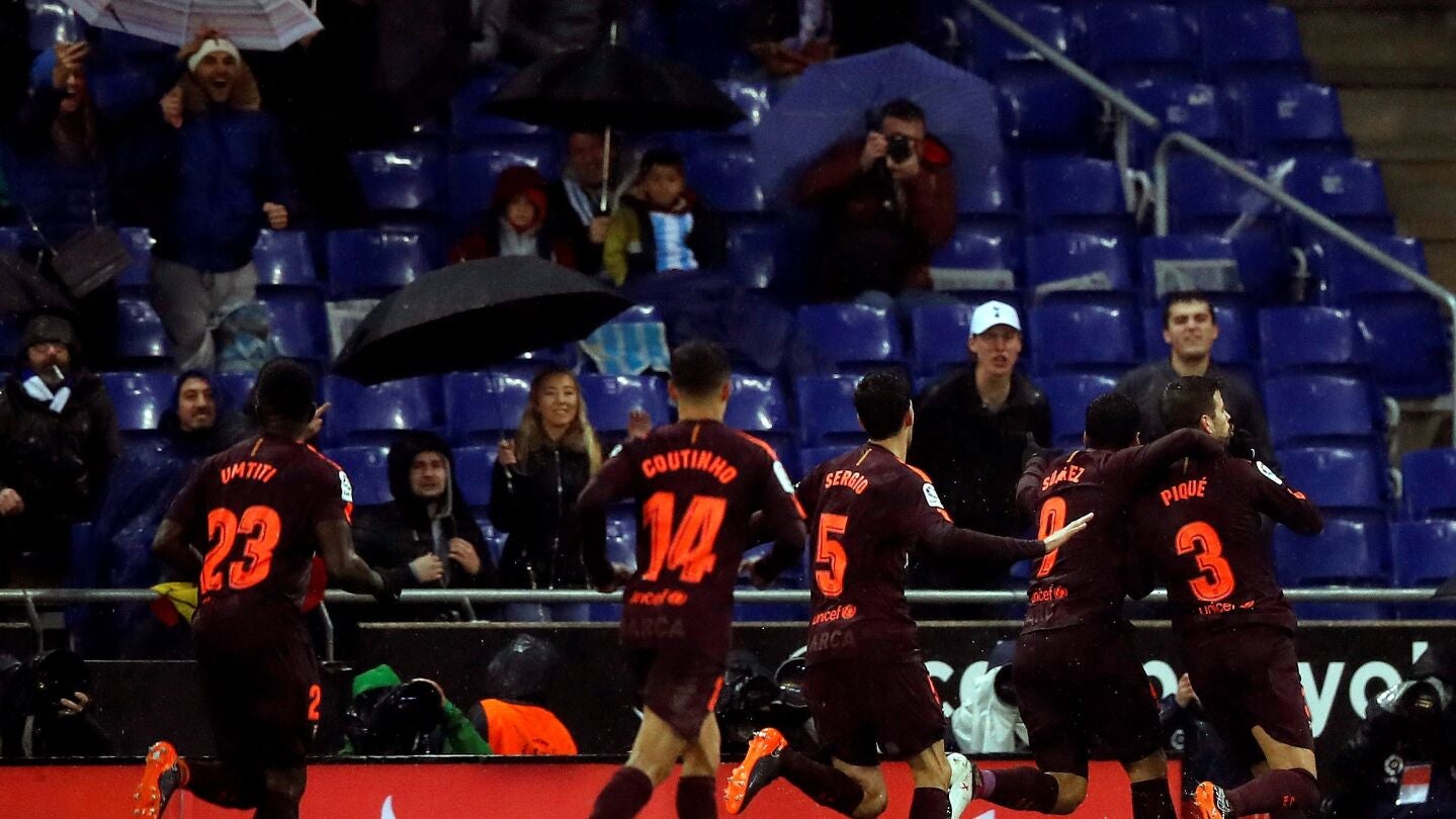 Gerard Piqu&eacute; manda callar a la grada de Cornell&aacute;