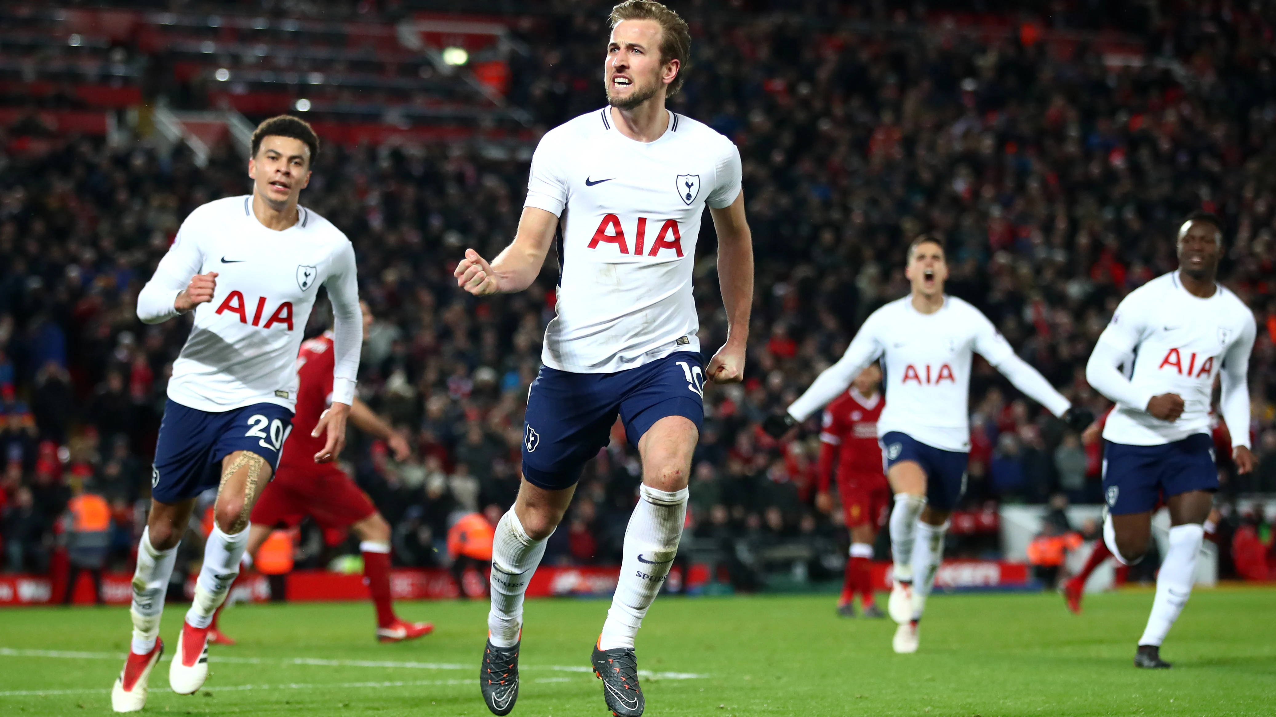 Harry Kane celebra el 2-2 definitivo en Anfield ante el Liverpool