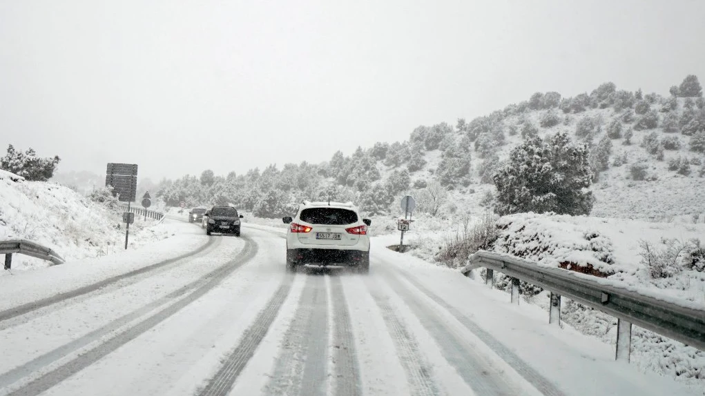 Un coche va desde Teruel a Cedrillas