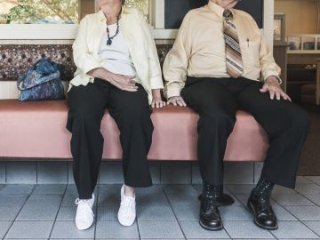 Un matrimonio octogenario, esperando Un matrimonio octogenario, esperando