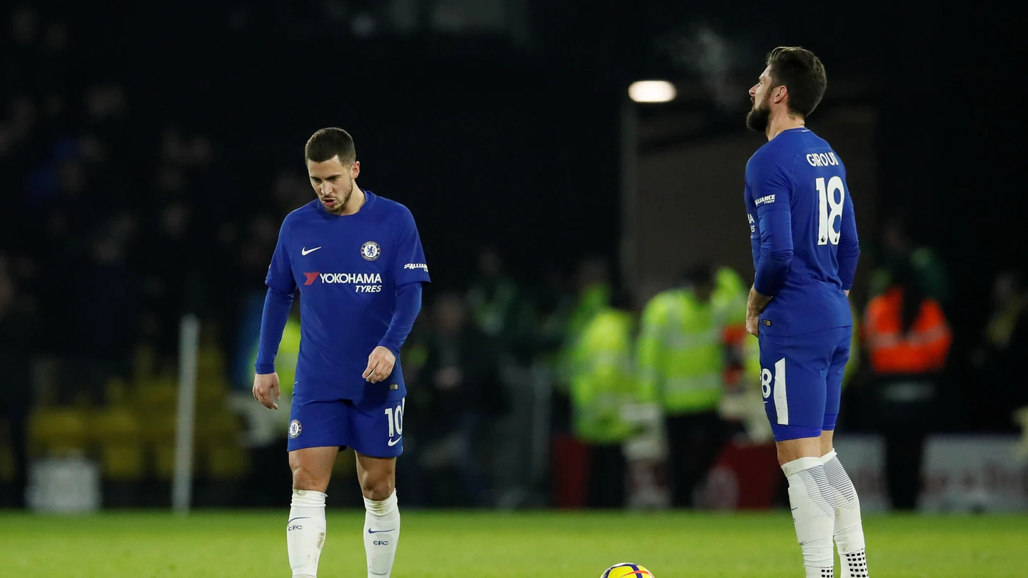 Hazard y Giroud, cabizbajos tras recibir un gol Hazard y Giroud, cabizbajos tras recibir un gol
