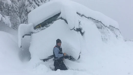 El autobús de los menores quedó sepultado por el temporal de nieve El autobús de los menores quedó sepultado por el temporal de nieve