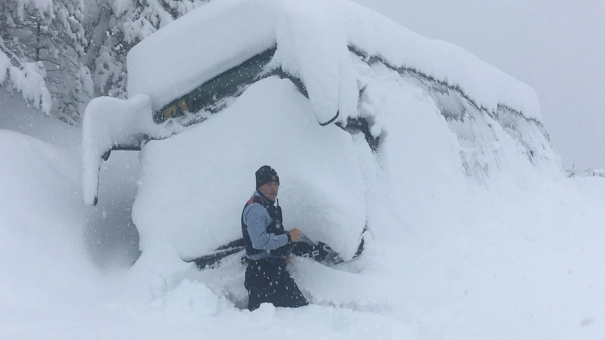 El autobús de los menores quedó sepultado por el temporal de nieve