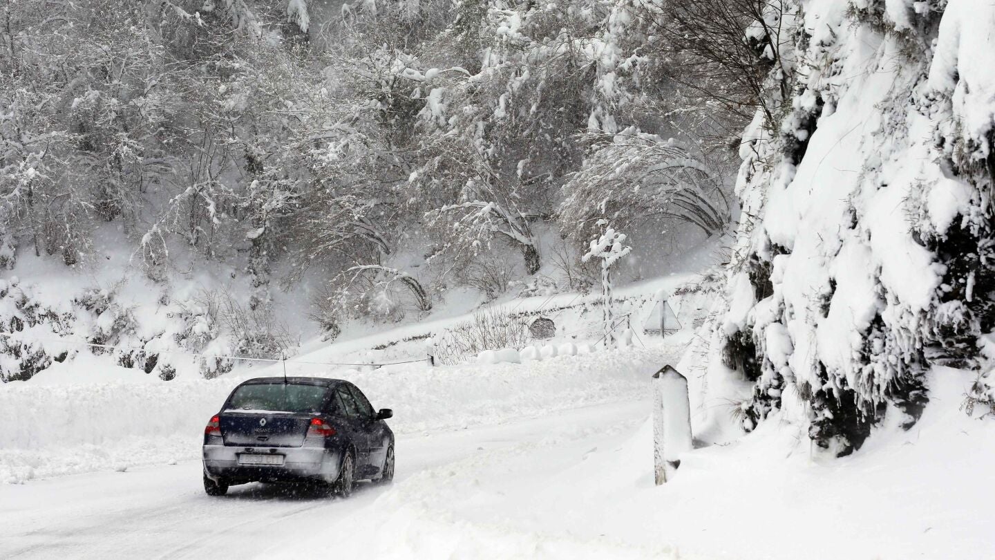 El temporal de nieve ha provocado el corte de numerosos puertos de monta&ntilde;a
