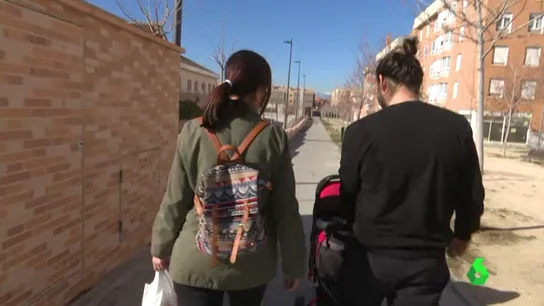 Una pareja con su hijo Una pareja con su hijo