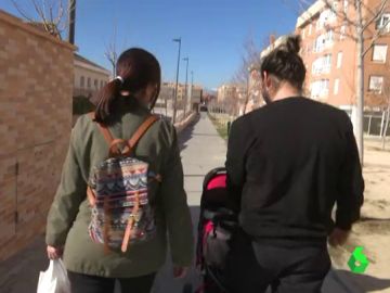Una pareja con su hijo Una pareja con su hijo