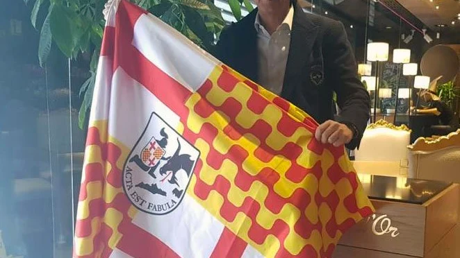 Xavier Gabriel, el propietario de La Bruixa d’Or, como ministro de Hacienda de Tabarnia