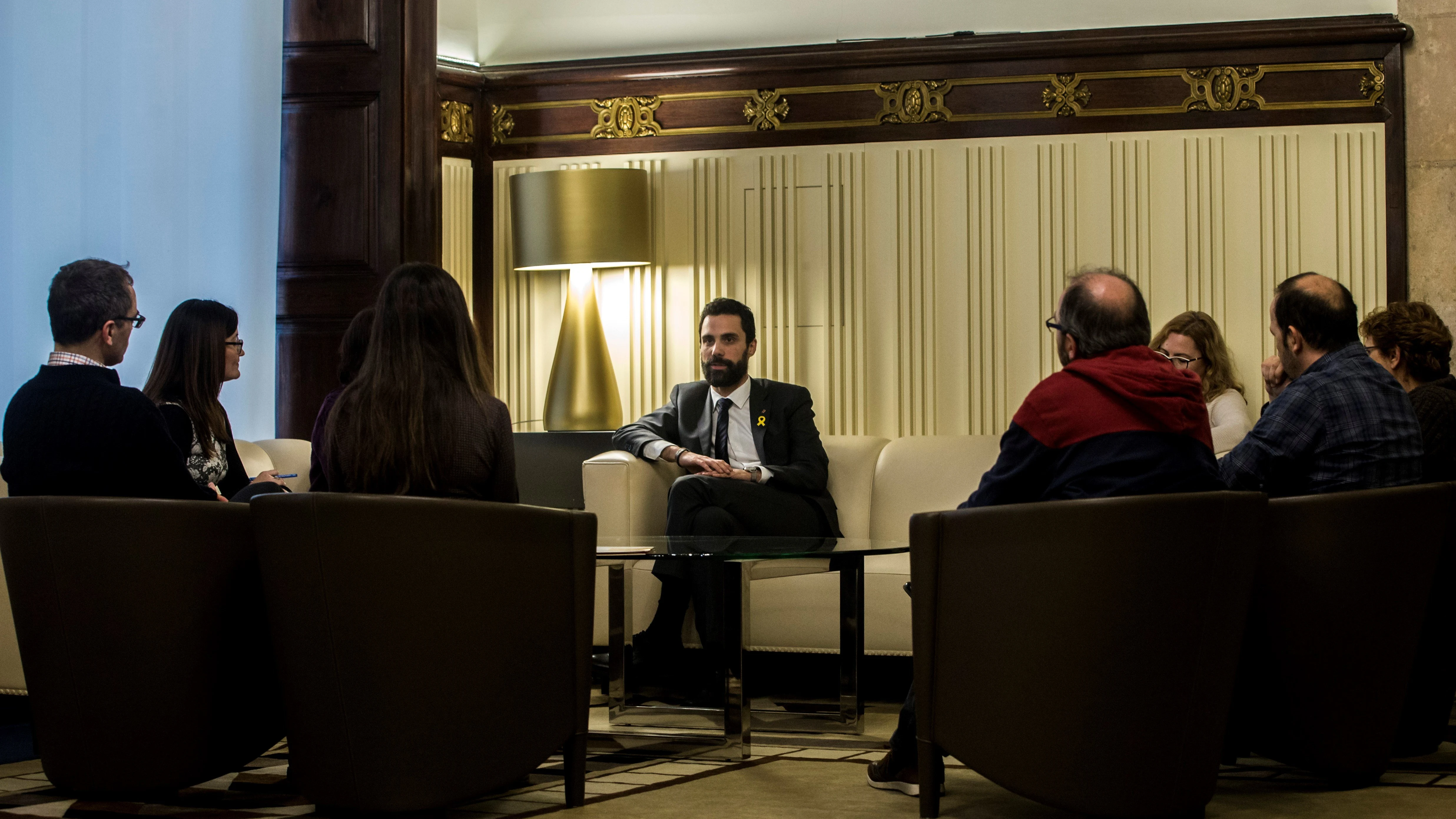 Roger Torrent con representantes de ''Som Escola''