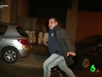 Froilán, el detective, huye ante las cámaras de Equipo de Investigación Froilán, el detective, huye ante las cámaras de Equipo de Investigación
