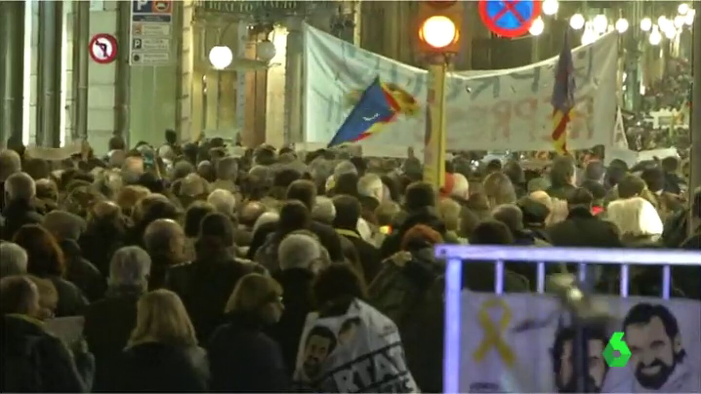 Marcha por la liberaci&oacute;n de S&agrave;nchez y Cuixart