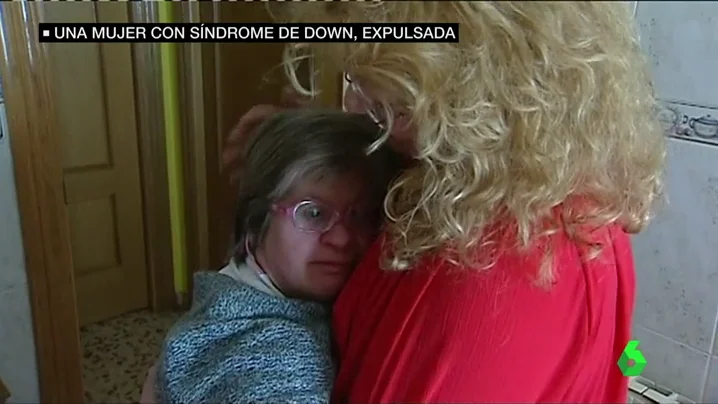 Expulsan a Julia, una mujer con síndrome de Down de una conferencia, para no "asustar a la gente" Expulsan a Julia, una mujer con síndrome de Down de una conferencia, para no "asustar a la gente"