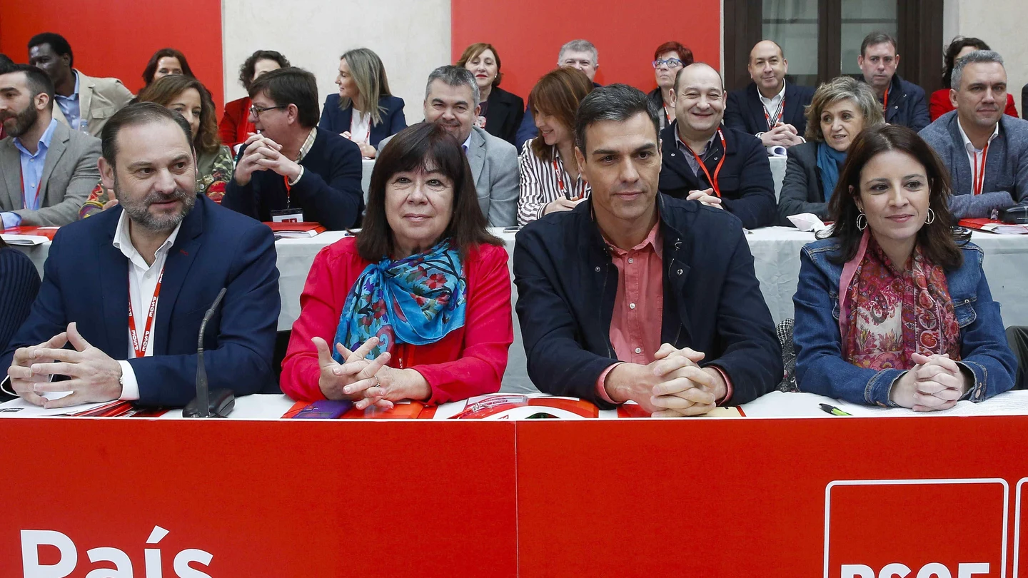 Pedro Sánchez, junto a Cristina Narbona, José Luis Ábalos y Adriana Lastra Pedro Sánchez, junto a Cristina Narbona, José Luis Ábalos y Adriana Lastra