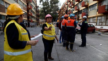 Efectivos tras el terremoto de México