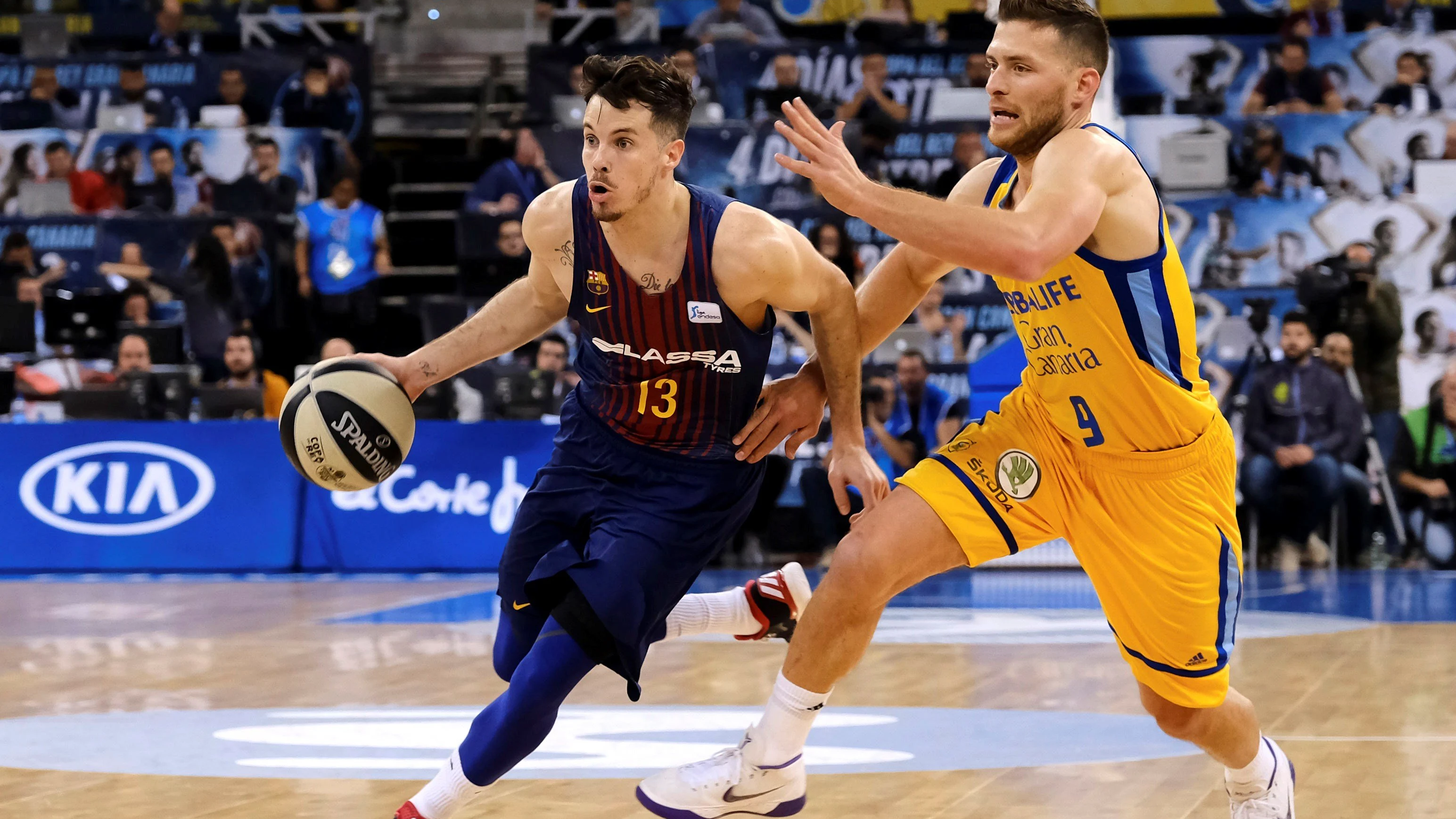 Heurtel conduce el balón en el partido ante el Gran Canaria