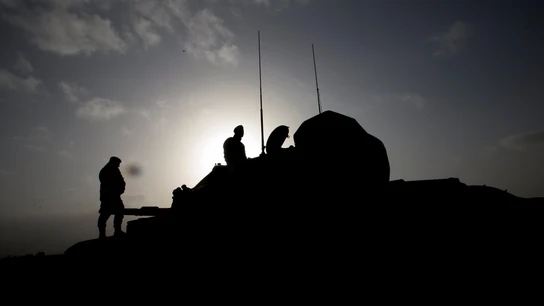 Soldados turcos junto a milicias aliadas del Ejército Libre de Siria (ELS), en el cantón kurdosirio de Afrín Soldados turcos junto a milicias aliadas del Ejército Libre de Siria (ELS), en el cantón kurdosirio de Afrín